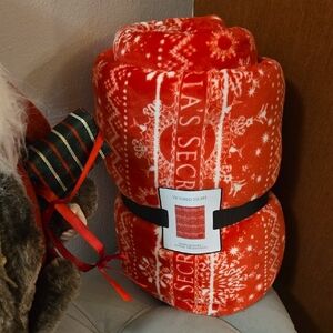 Brand New Victoria's Secret Sherpa Blanket 50x60